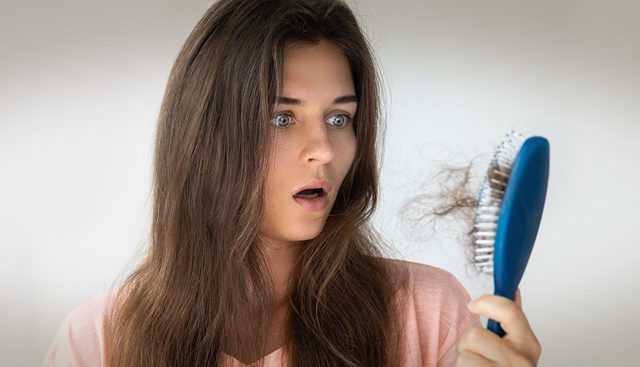 Как определить причины выпадения волос и избавиться от проблемы
